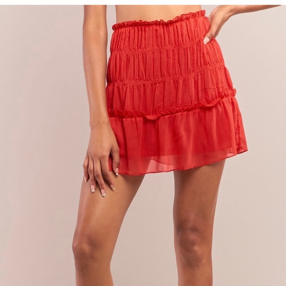 Red skirt - Picture 4 of 4
